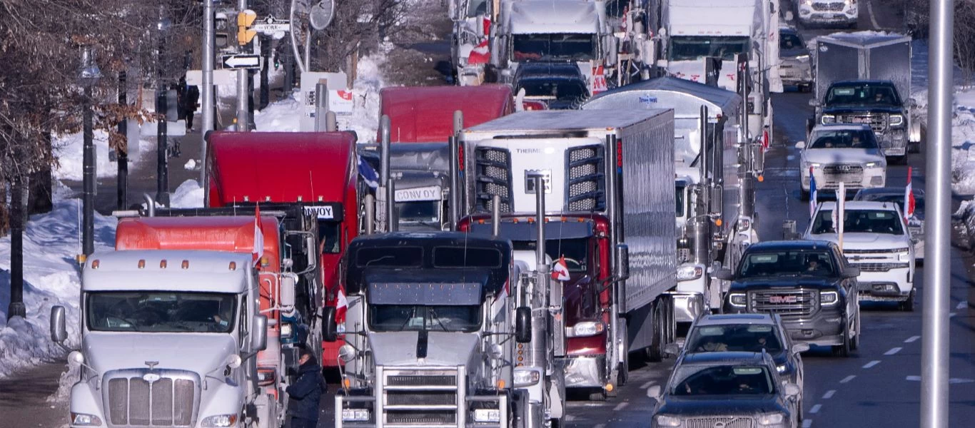 Δεν υποχωρούν οι διαμαρτυρόμενοι πολίτες από την Οτάβα - Ζητούν άρση μέτρων - Δήμαρχος: «Δεν ελέγχουμε την πόλη»